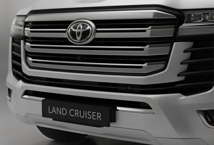 Cận cảnh bộ tản nhiệt đồ sộ của Land Cruiser 2022